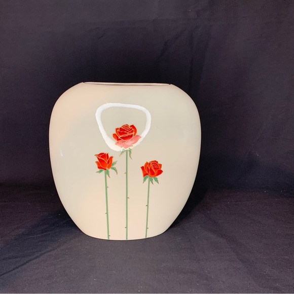 Otagiri Wide Pocket Elegant Beige Vase With Long Stems Red Roses - Picture 2 of 8